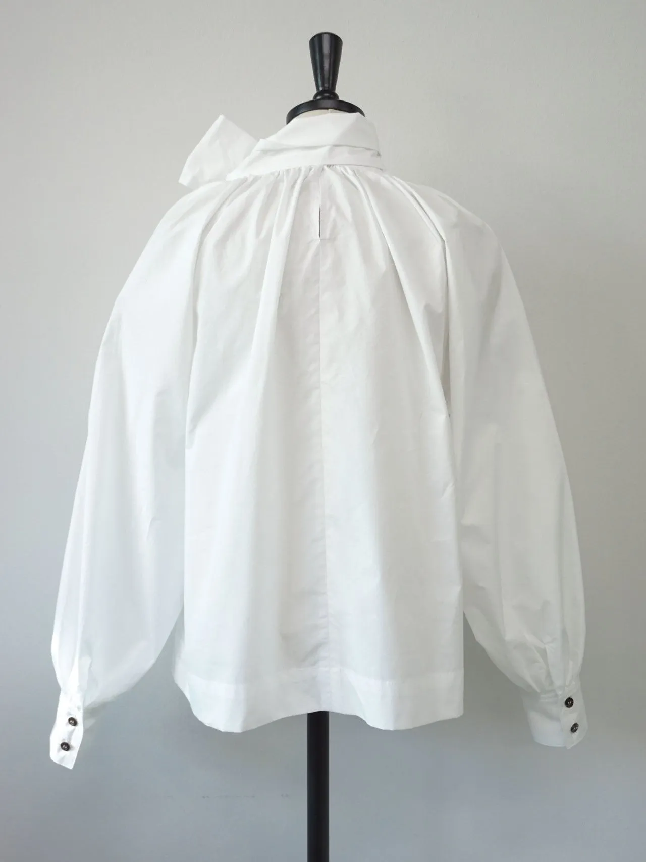 HIGH NECK COTTON BLOUSE WITH NECK TIE