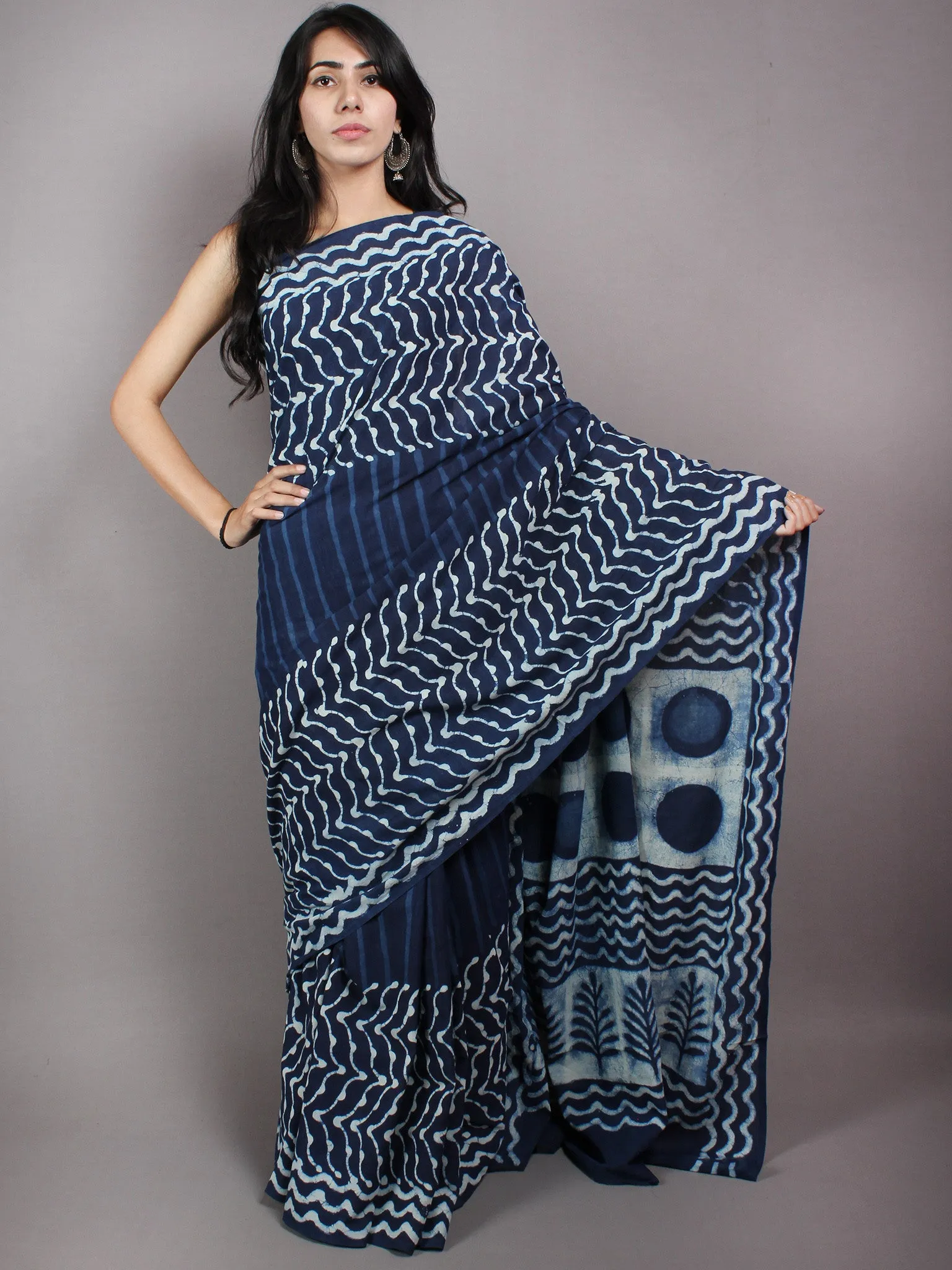 Indigo White Cotton Hand Block Printed Saree - S03170621